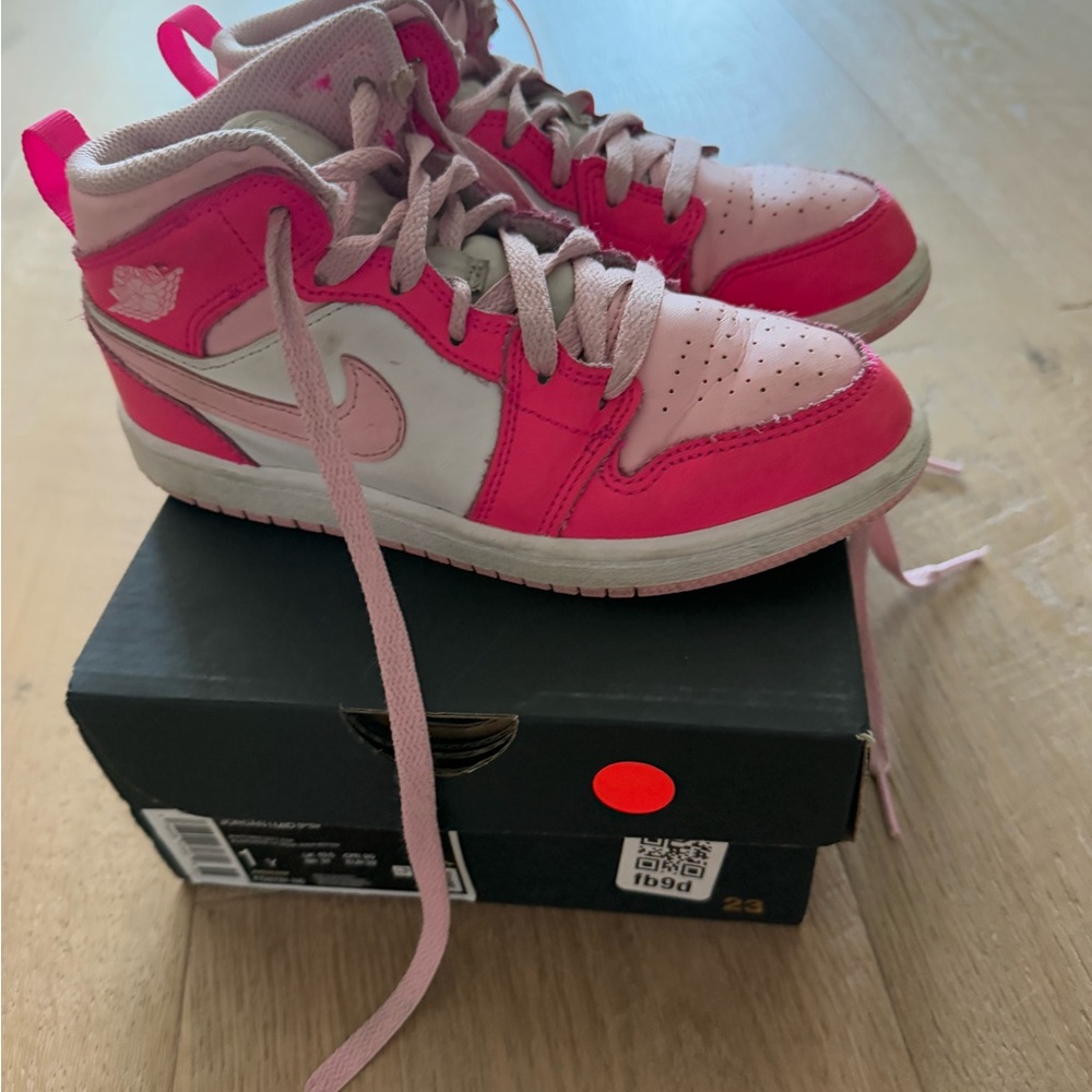 Nike Air Jordan 1 Mid Pink size 1